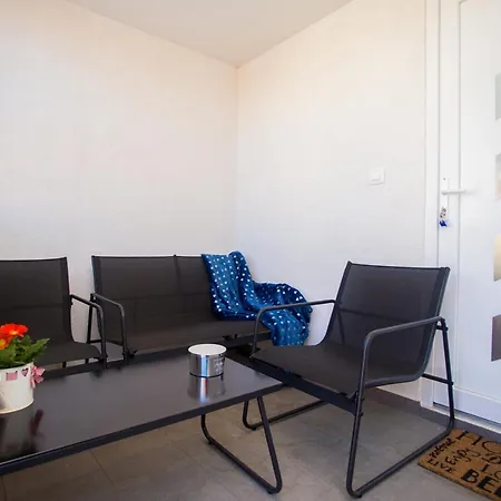 App Sara Apartment Kanfanar Exterior photo